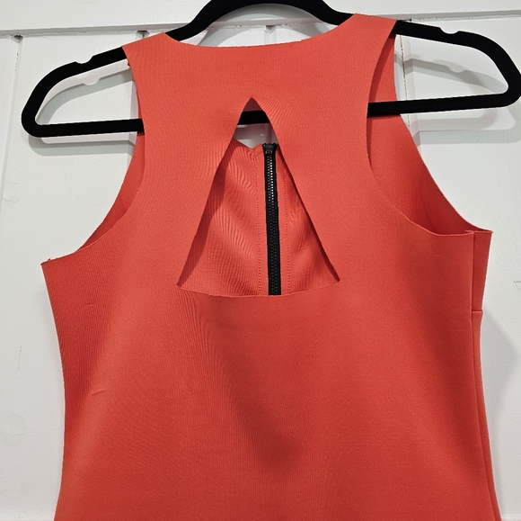 Guess spandex style dress with full zipper in front - Picture 4 of 5